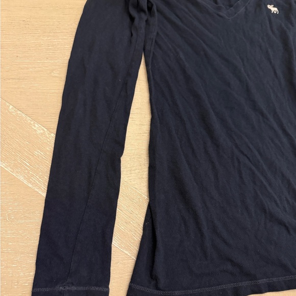 Abercrombie & Fitch Women's Blue V-Neck Long Sleeve Tee Bella Swan - Picture 4 of 7